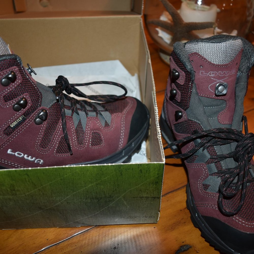 FIRM NIB W's GORE-TEX Lined LOWA Khumbu ll GTX Trekking Boot 6M Burgundy/Grey
